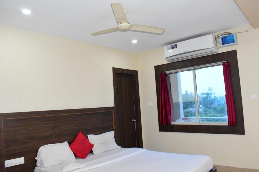 Galaxy International ! Hotel Puri